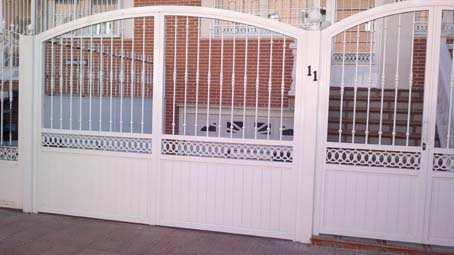 Cancela aluminio lacado blanco